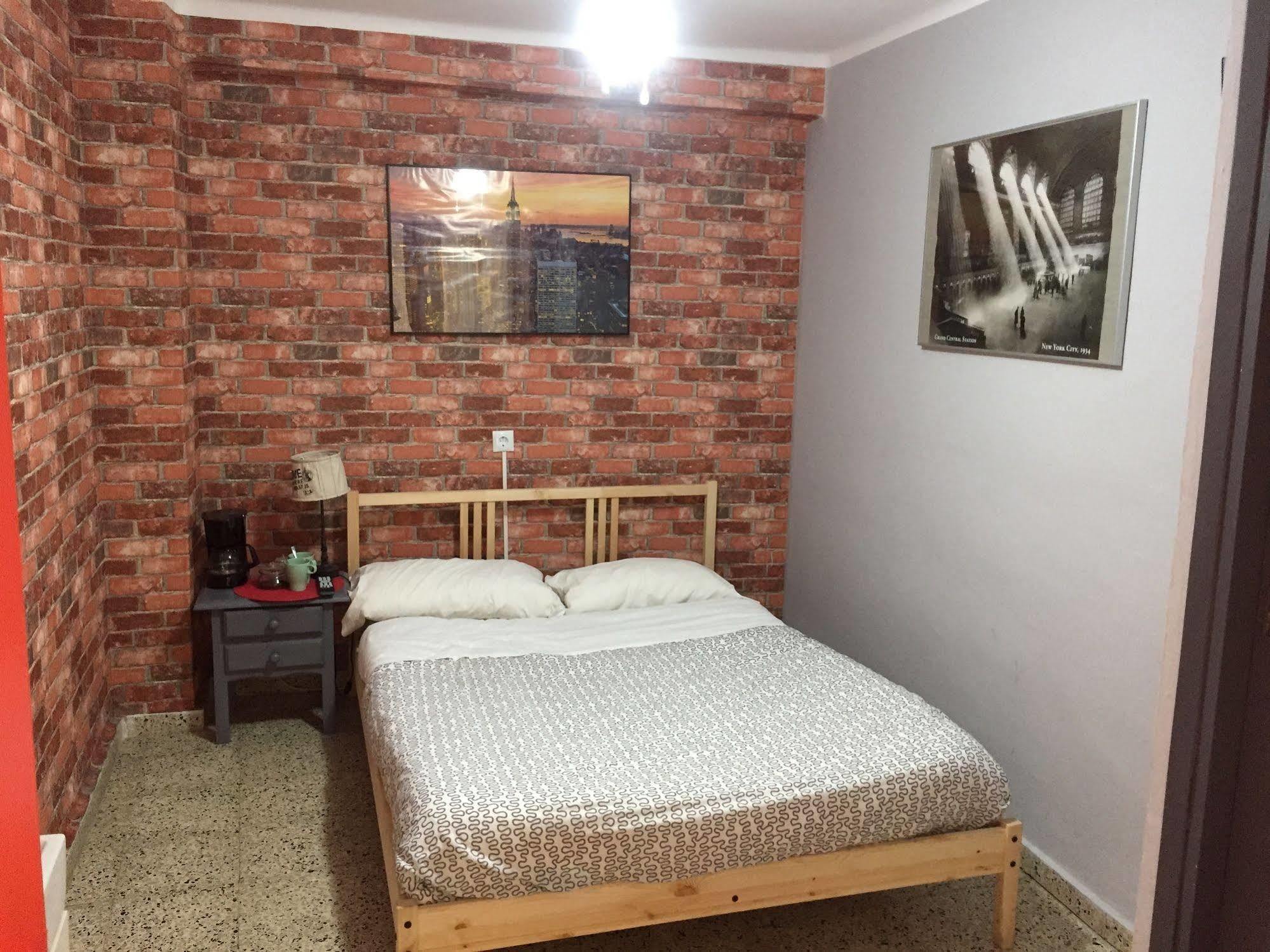 Hostal The Monkey Room Marbella Dış mekan fotoğraf